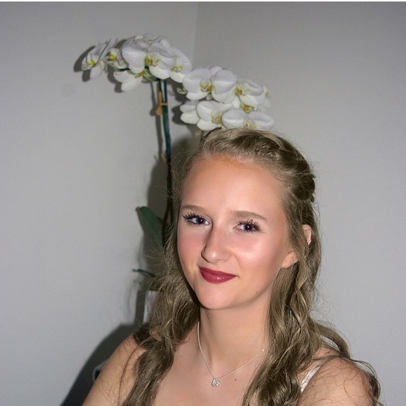 Meet your Posher, Haley - Picture 2 of 4